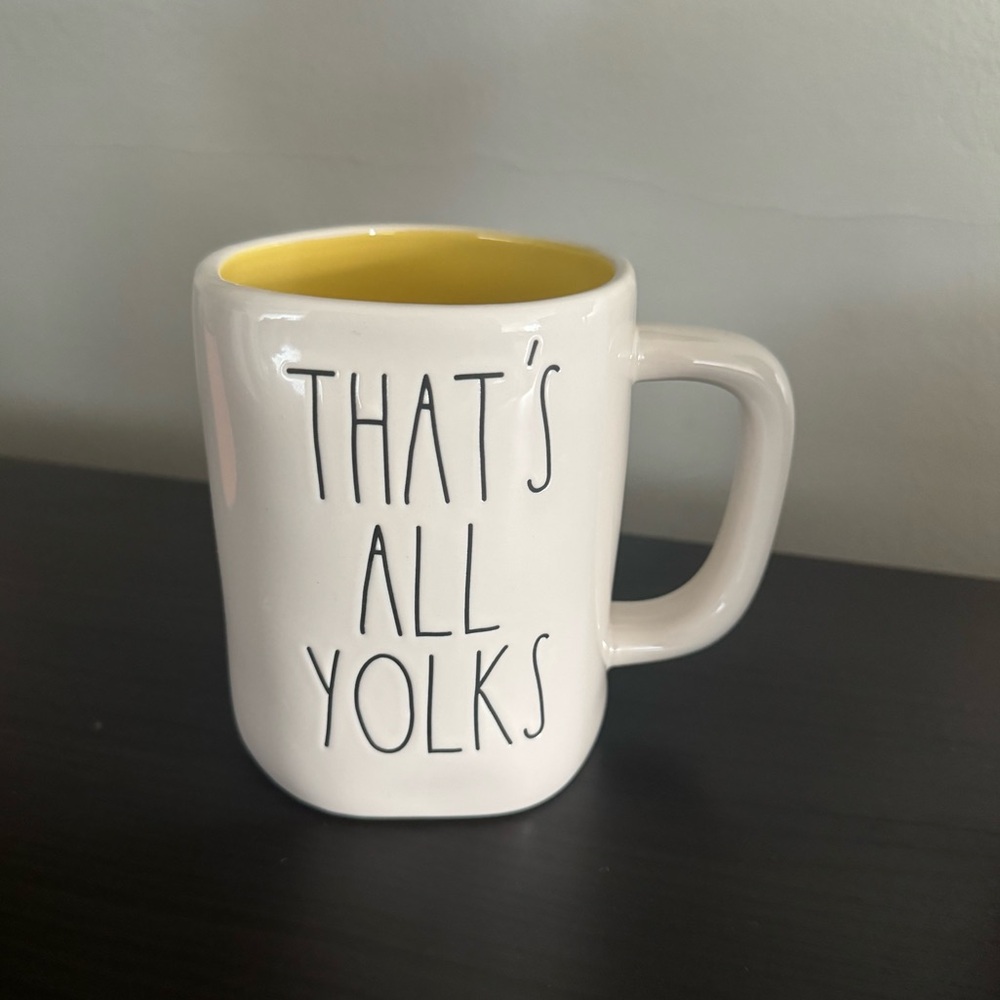 RAE DUNN THATS ALL YOLKS MUG NWT